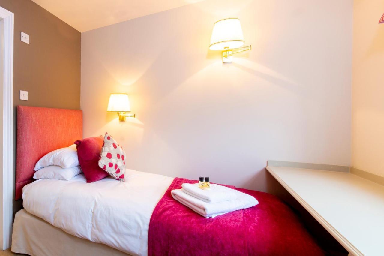 The White Hart Inn Newbury  Kamer foto