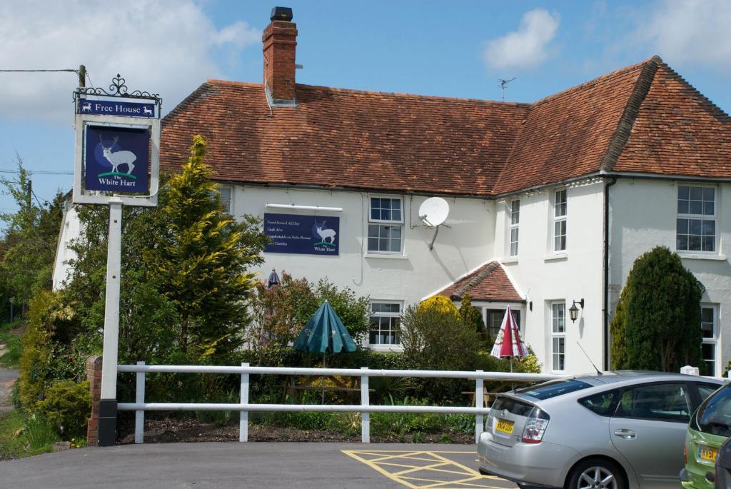 The White Hart Inn Newbury  Buitenkant foto